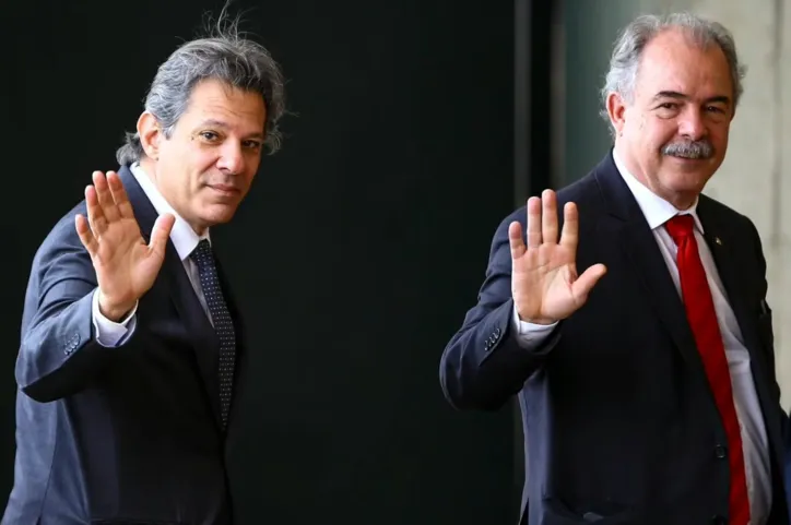 Haddad é pragmático 
e competente, Mercadante 
é a volta ao passado