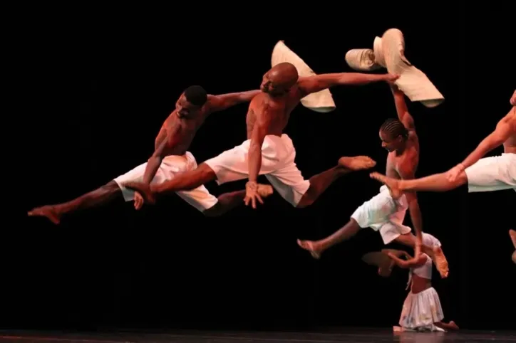 O espetáculo possui duração de 60 minutos e será acompanhado de um workshop de dança afro