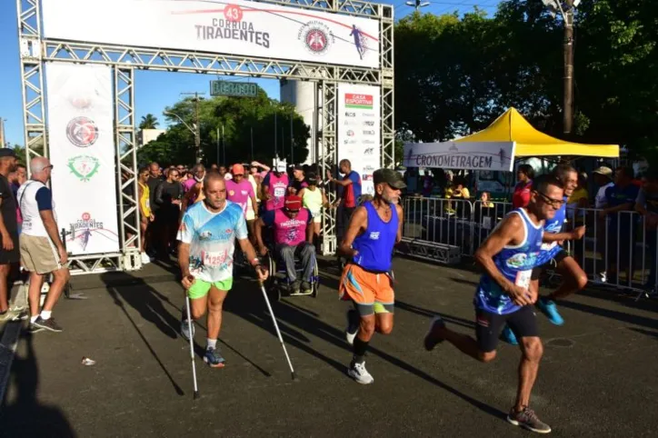 Com a Corrida Tiradentes, PM se aproxima do cidadão baiano