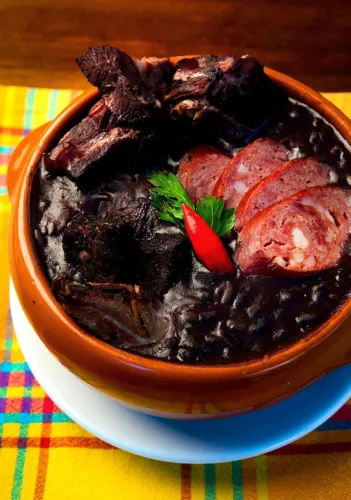 Imagem ilustrativa da imagem Freis convocam soteropolitanos para comer deliciosa “Freijoada”