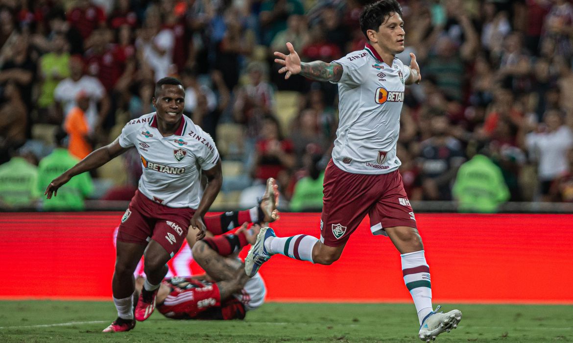O atacate Cano marcou um dos gols do Fluminense contra o Flamengo