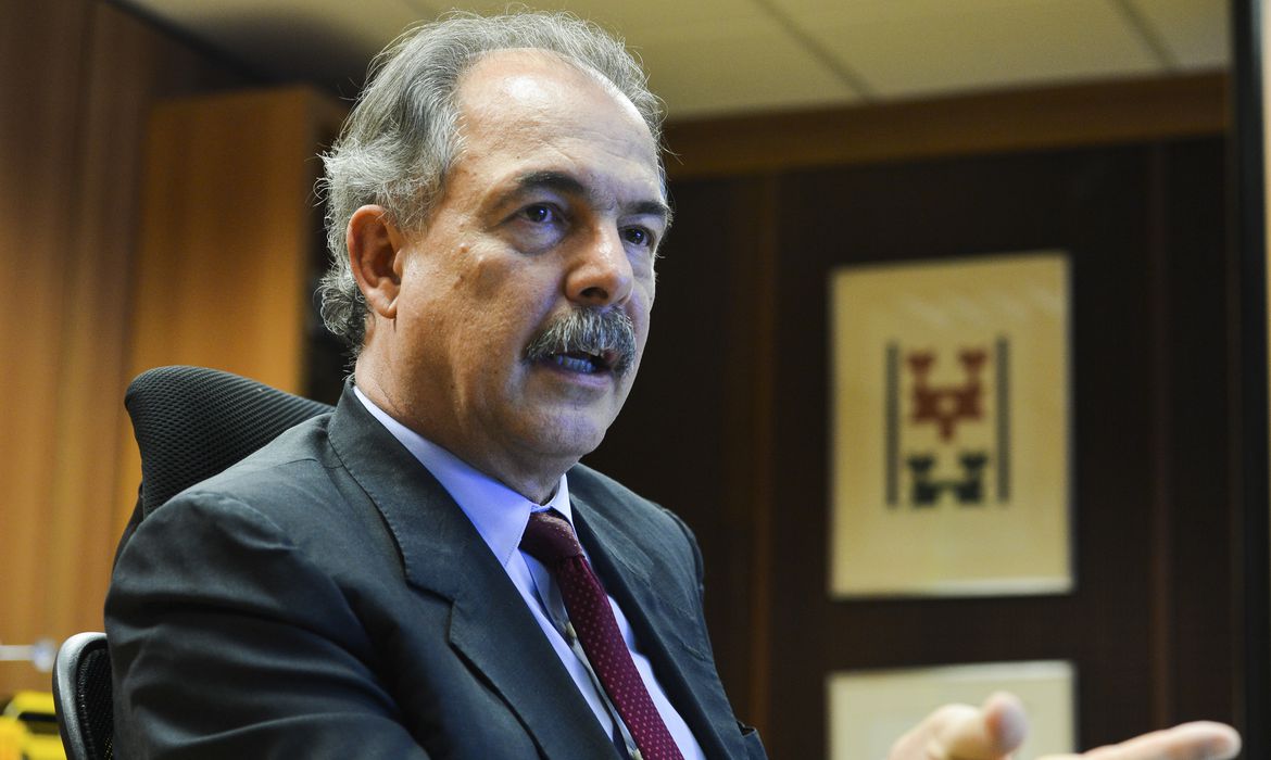 Mercadante já foi ministro em quatro gestões petistas