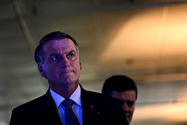 Bolsonaro diz que quer "voltar à atividade normal"
