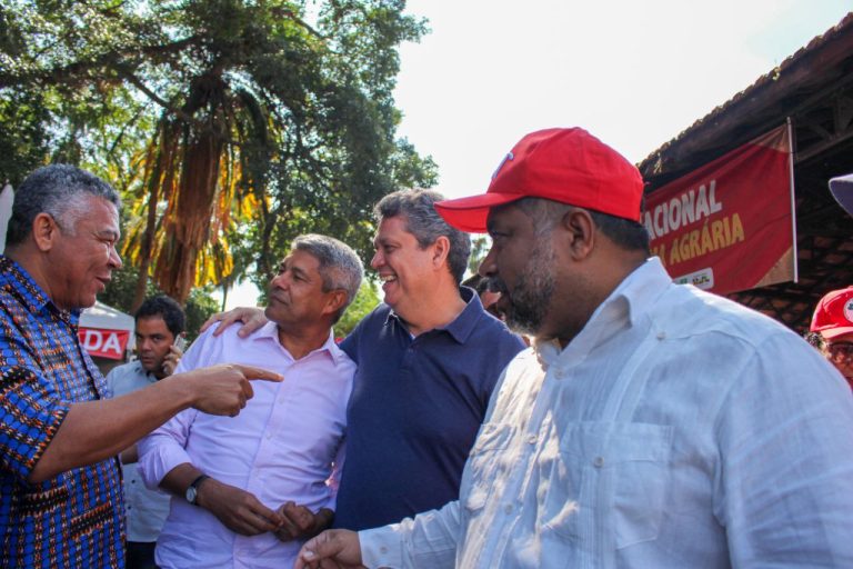 Jerônimo visitou a 4ª FENARA junto do Ministro Márcio Macêdo e do deputado federal Valmir Assunção (PT-BA)