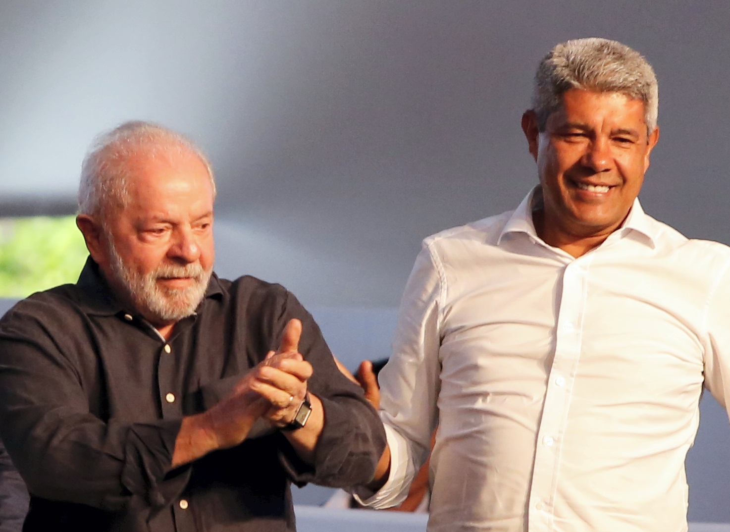A luta continua, em circunstâncias 
mais favoráveis, representadas na presença de ministros trazendo boas novas