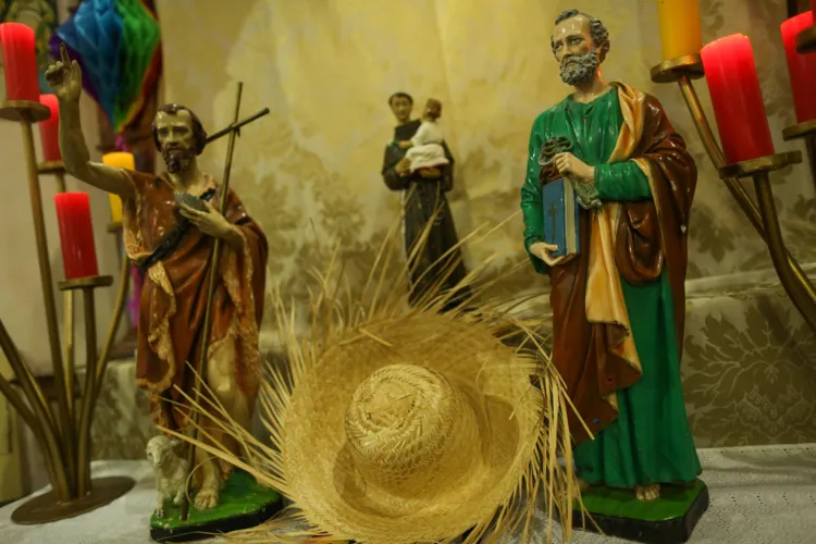 São João, Santo Antonio e São Pedro (verde) na Missa em homenagem aos tres santos de junho