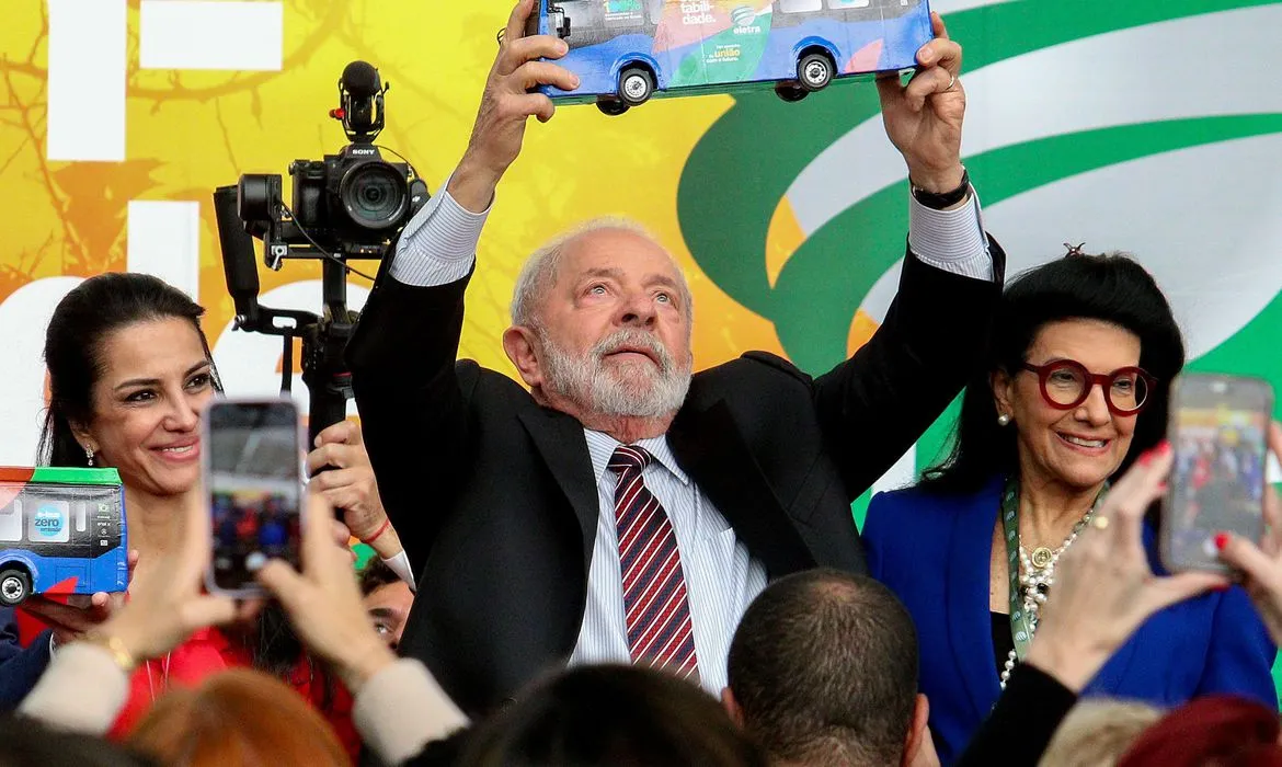 Lula fez discurso durante inauguração de uma fábrica nacional