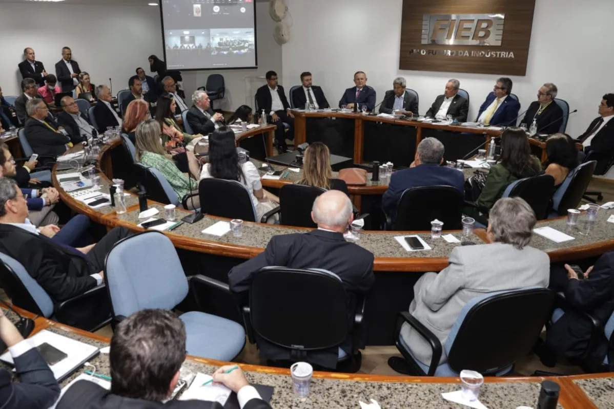 Secretário Manoel Vitório participa do evento de comemoração dos 75 anos da FIEB
