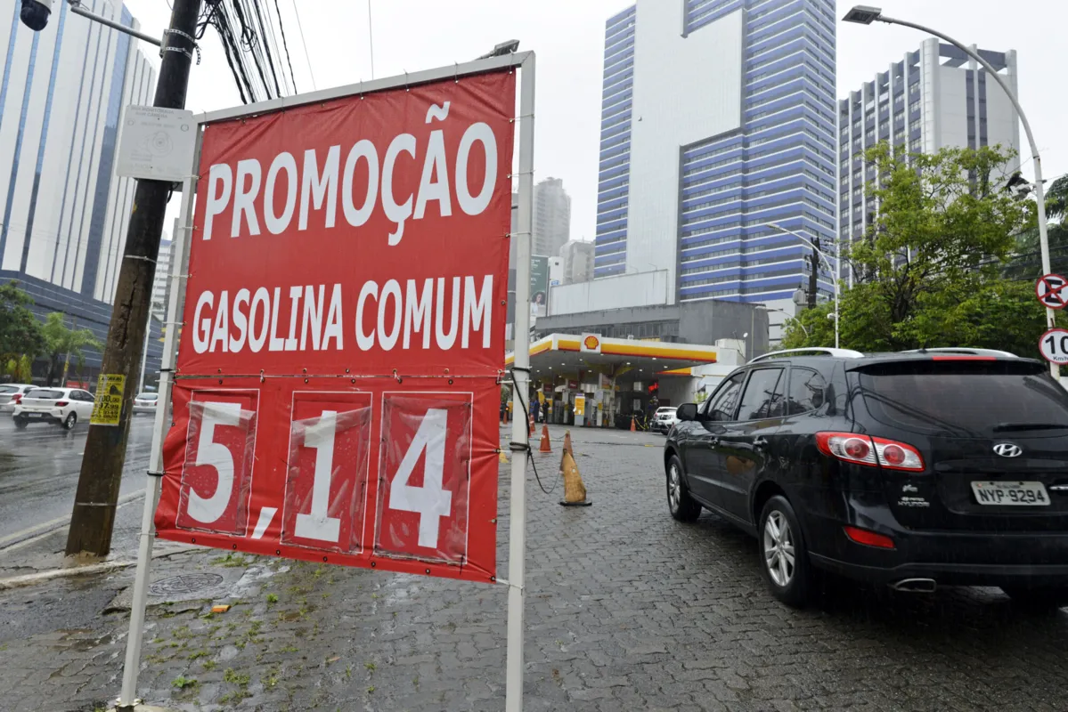 Preço de gasolina nos postos de combustíveis em Salvador na última quinta-feira, 25