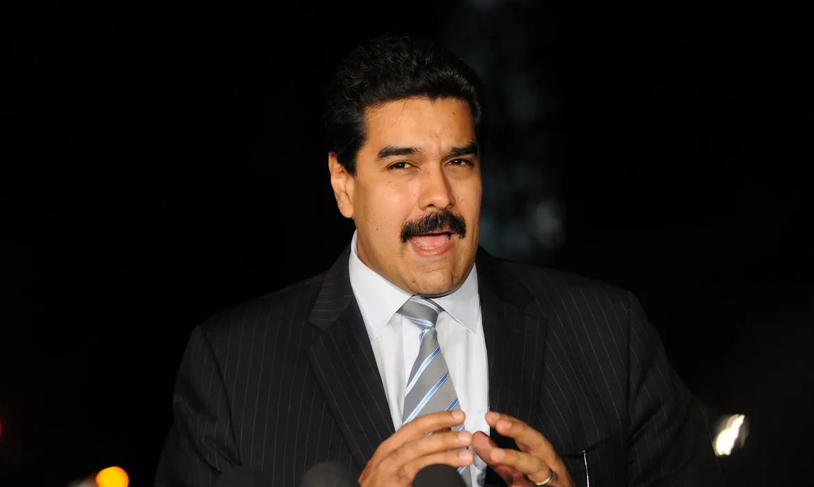 Maduro desembarcou em Brasília na noite desse domingo (28), acompanhado da esposa Cilia Flore