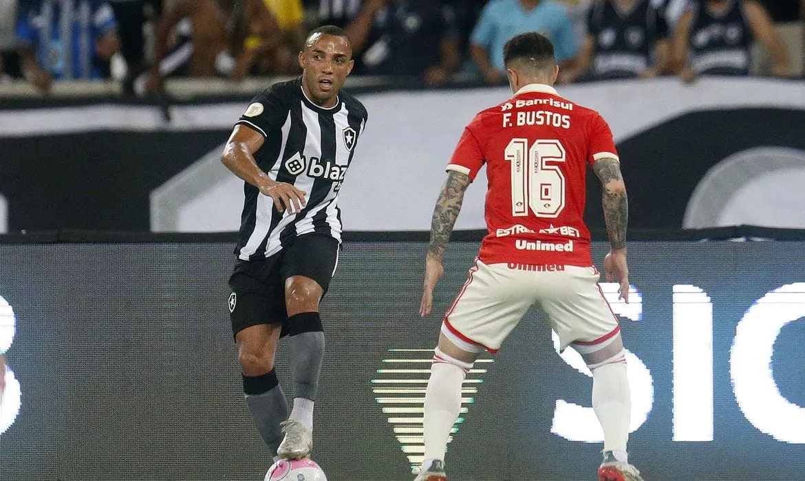 Botafogo e Inter fazem jogão de abertura da 19ª rodada do Brasileirão