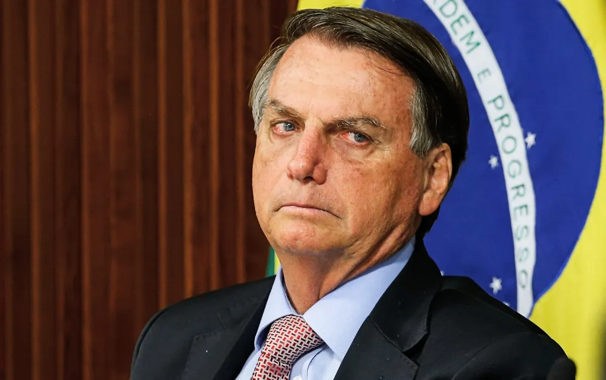 Ex-presidente Jair Bolsonaro teria recebido pedras preciosas de presente e não as registrou oficialmente