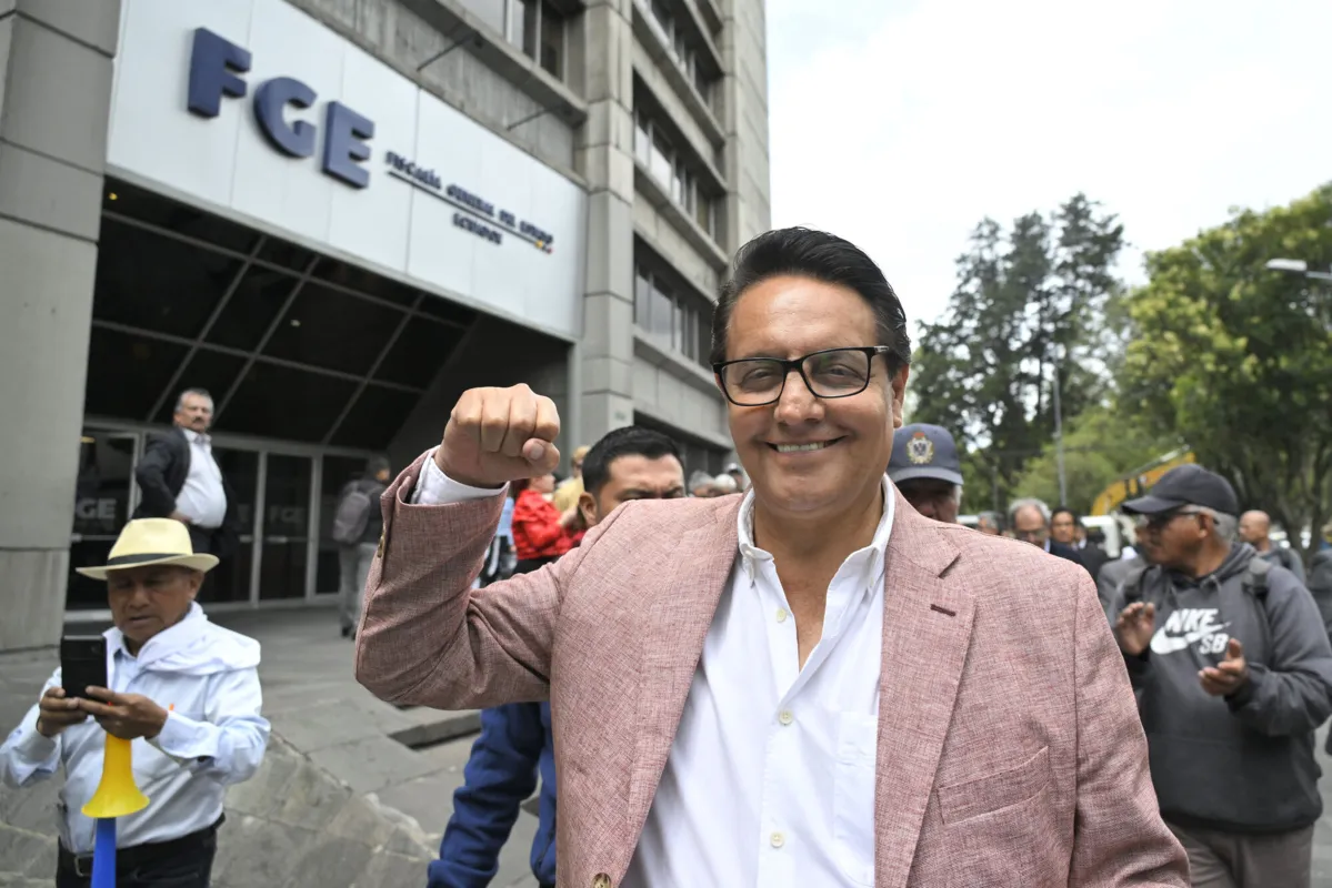 Fernando Villavicencio foi morto com três tiros na cabeça após sair de um encontro político na cidade de Quito