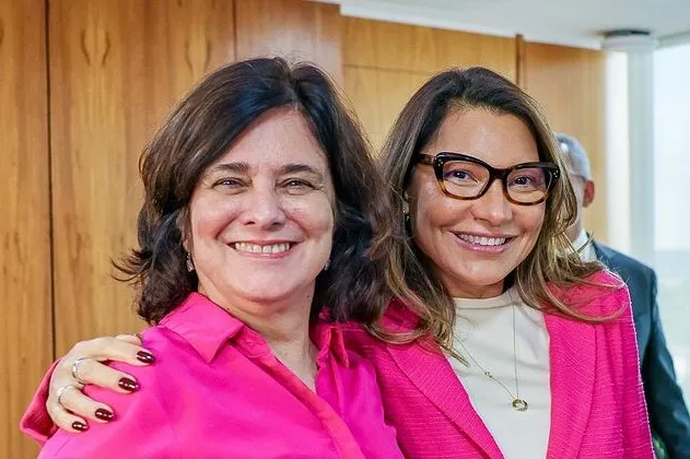 A ministra da Saúde, Nísia Trindade, e a primeira-dama, Janja da Silva