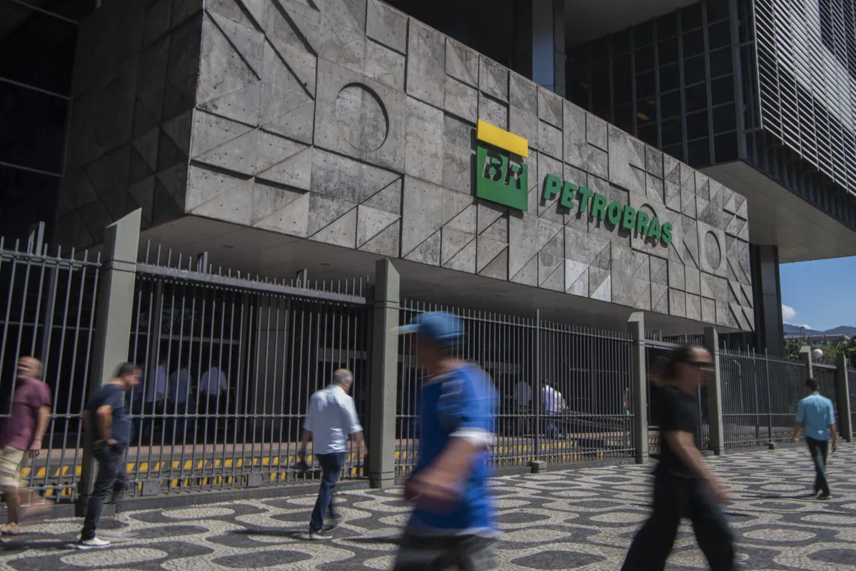 Federação Única dos Petroleiros espera que em breve haja mudanças no plano estratégico da estatal