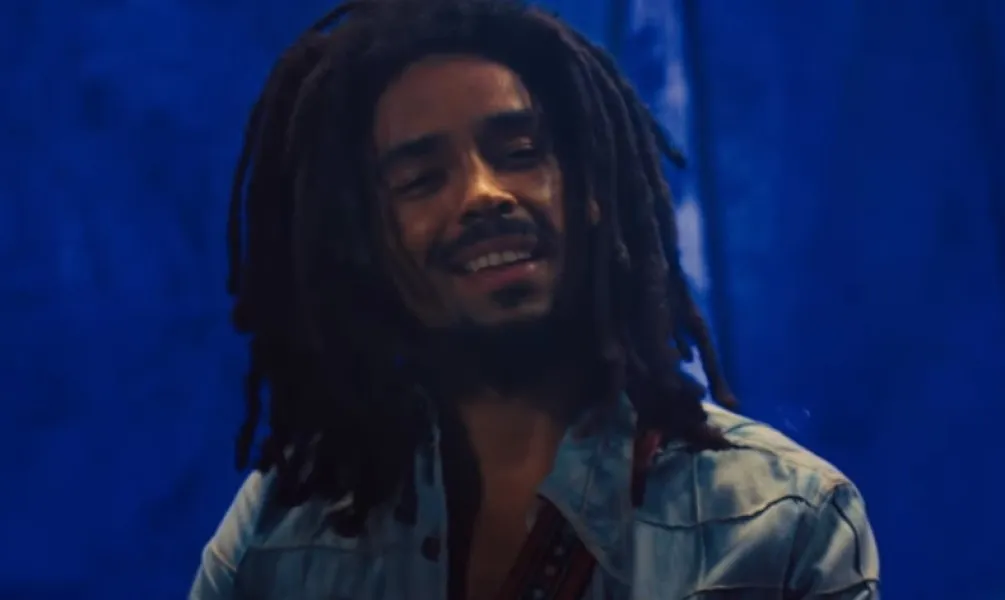 Kingsley Ben-Adir, o Gravik da série “Invasão Secreta”, da Marvel, dá vida a Bob Marley