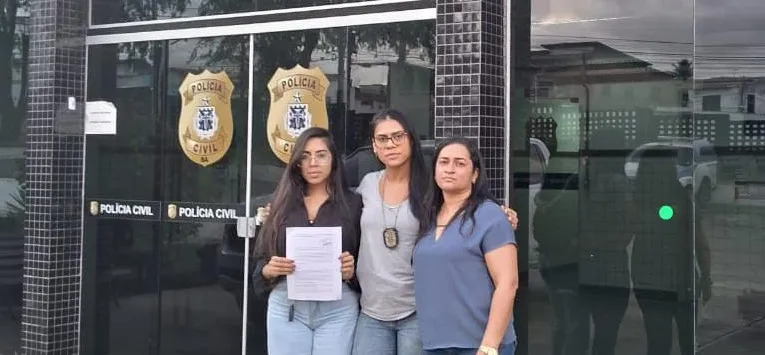 Daniela Viana (centro) fez denúncia após sofrer desacato