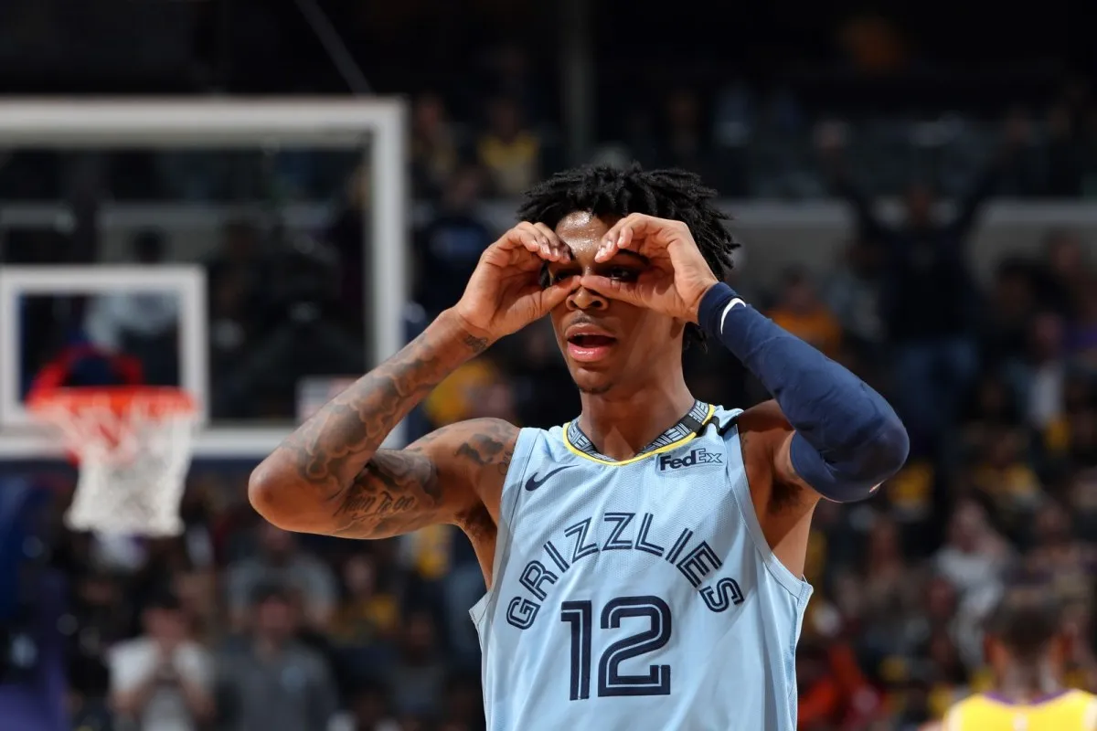 Ja Morant é suspenso pela NBA após exibir arma de fogo em rede