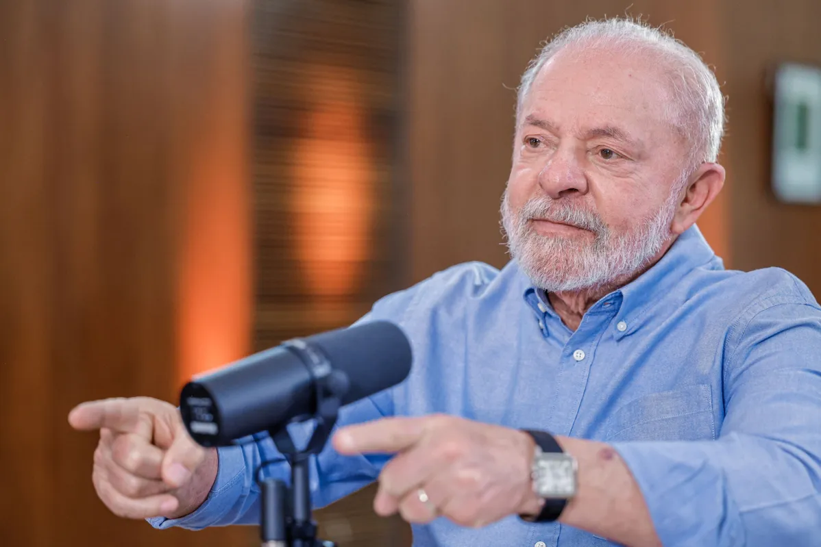 Lula durante transmissão online ao lado do jornalista Marcos Uchôa