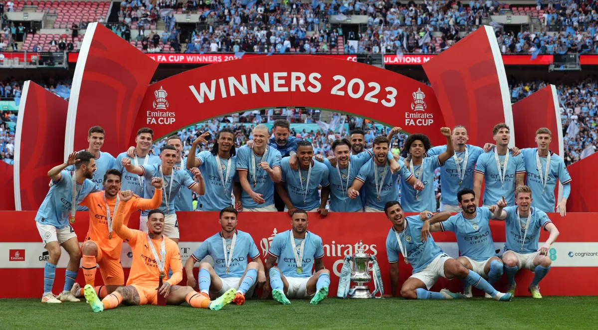 O que acontece com as vagas na Champions se Manchester City e Liverpool  forem campeões?