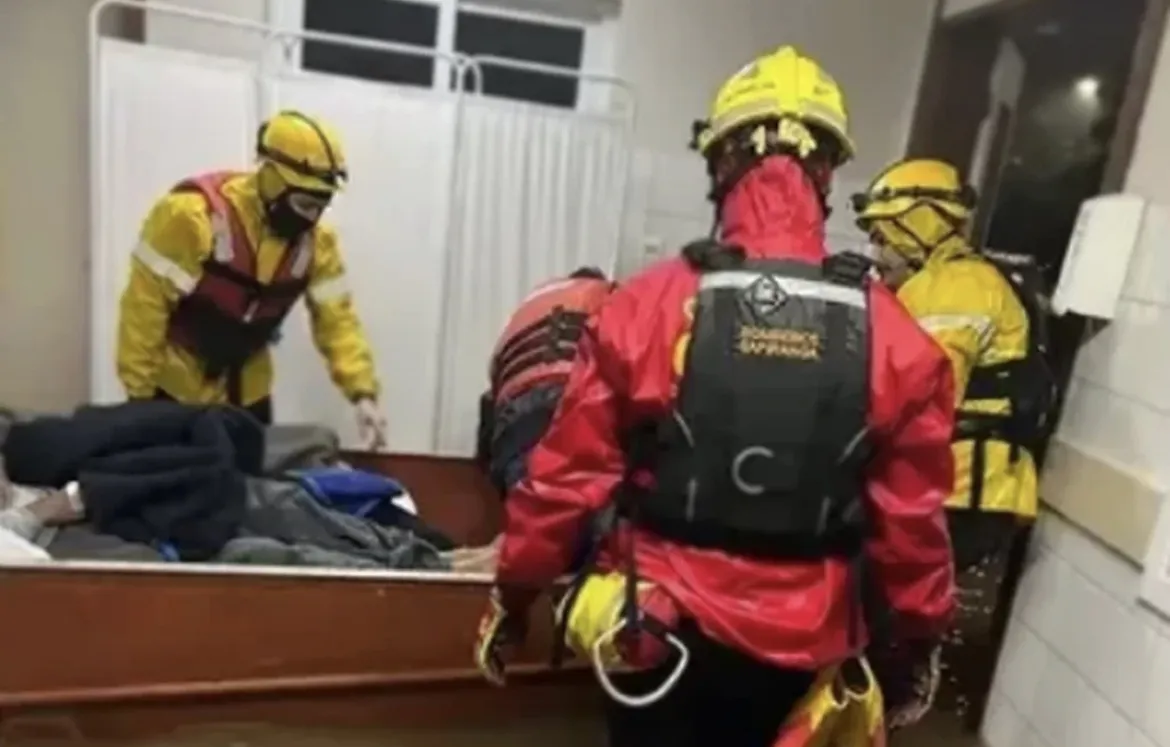 Equipes de resgate, coordenadas pelo governo do RS, conseguiram encontrar com vida cinco pessoas