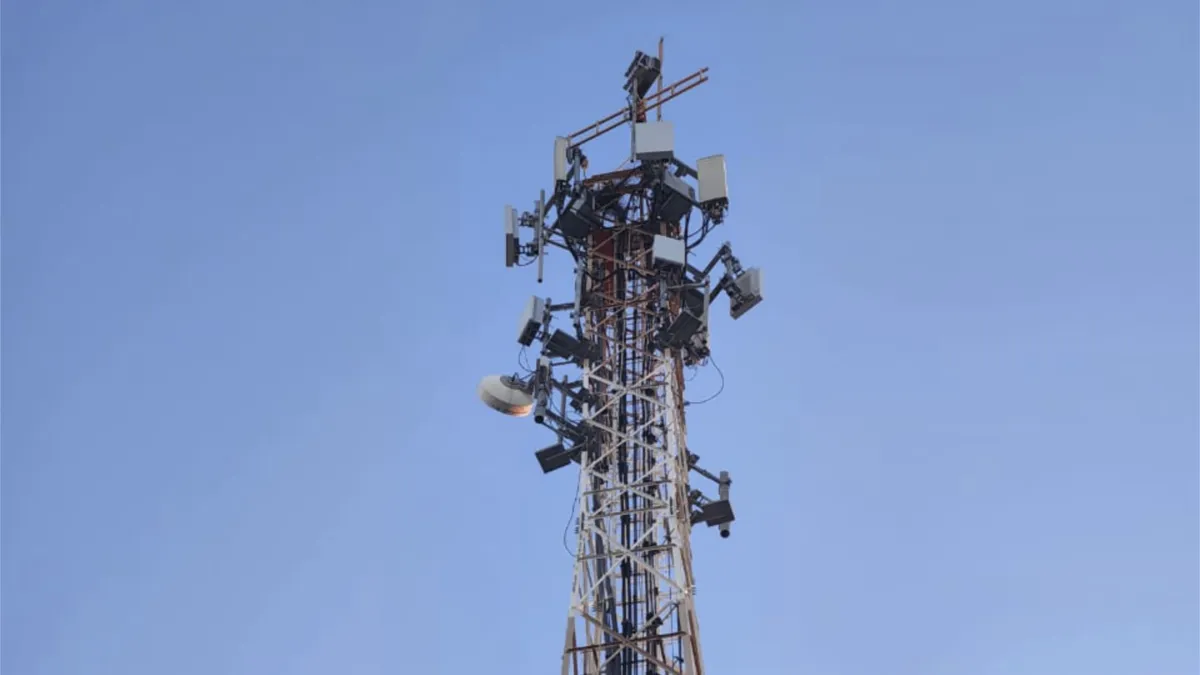 Estações de pequeno porte instaladas em torres de telefonia ampliam o sinal do 5G