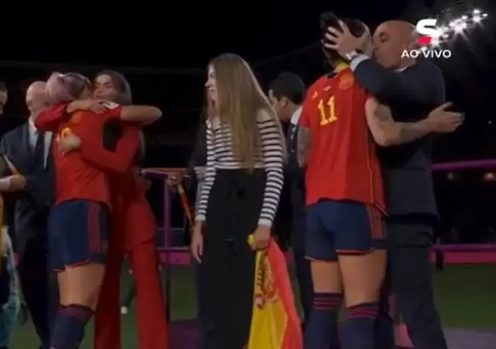 Beijo aconteceu durante premiação na Copa do Mundo Feminina
