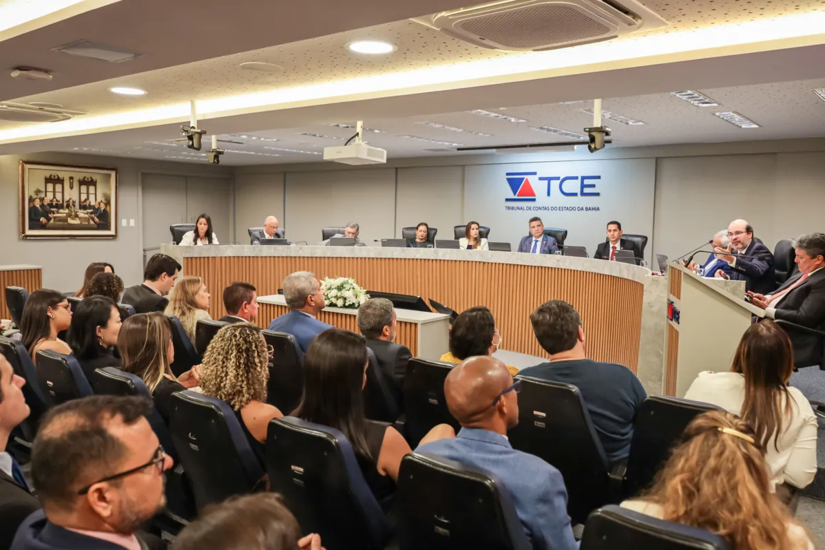 Tribunal de Contas do Estado da Bahia (TCE-BA) aprovou com ressalvas, na noite desta terça-feira, 1º, as contas do ex-governador da Bahia Rui Costa (PT)