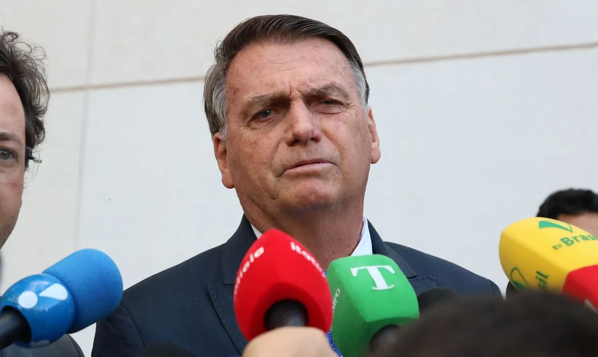A decisão contra Bolsonaro é do ministro Benedito Gonçalves