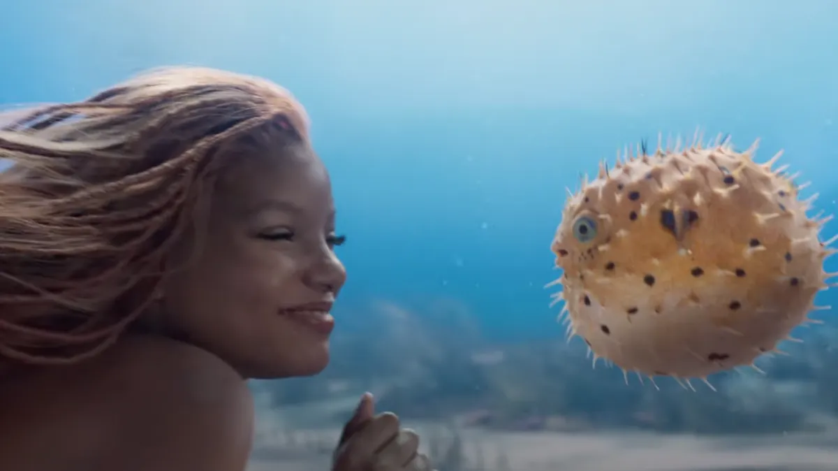 Atriz e cantora Halle Bailey interpreta Ariel no filme