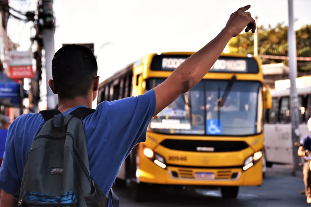 Imagem ilustrativa da imagem A TARDE Play traz reportagem sobre dilema do passe livre em Salvador