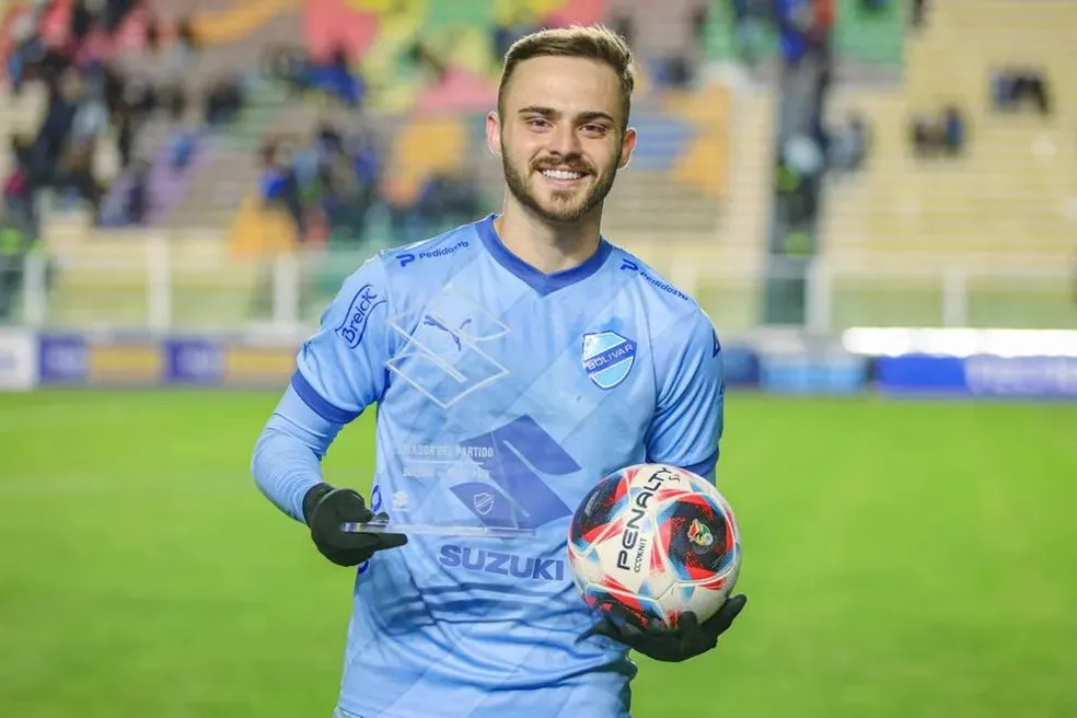 Gabriel Poveda enquanto defendia as cores do Bolívar, da Bolívia