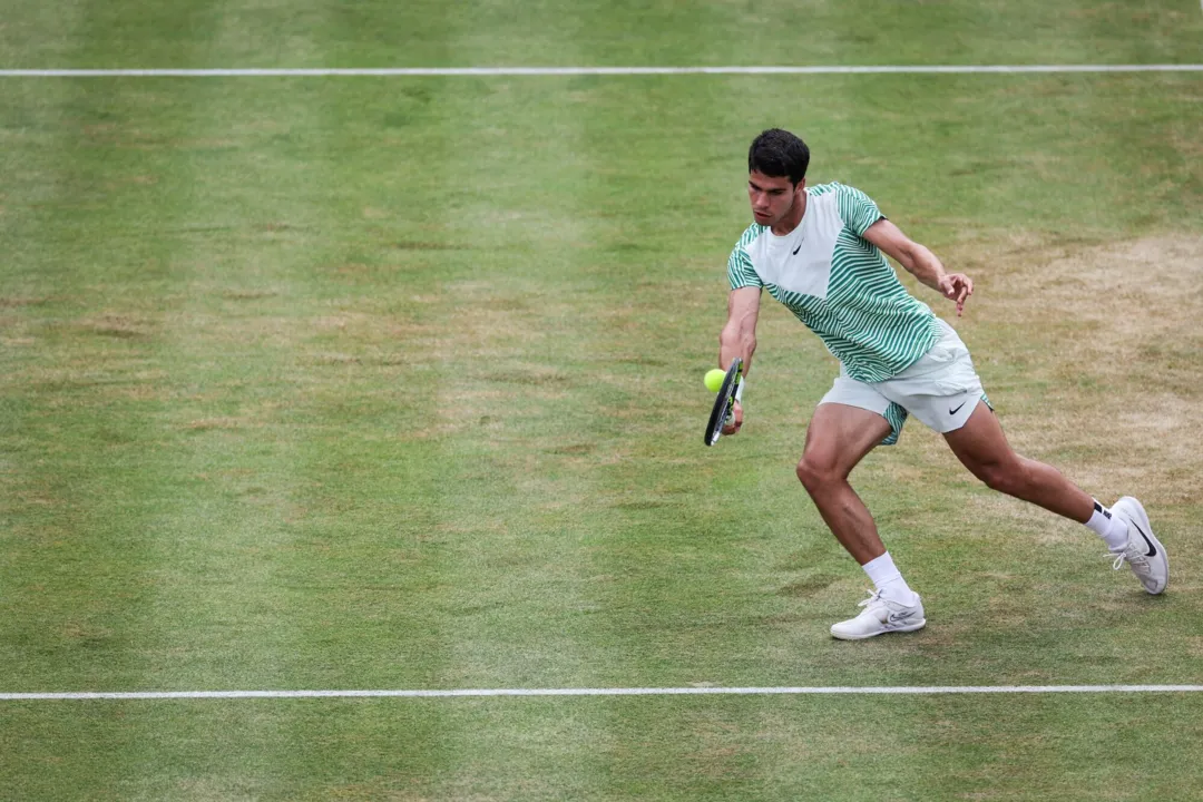 Alcaraz chega à final do ATP 500 Queen's