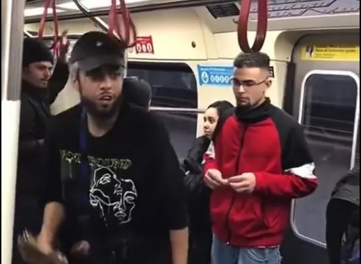 Ambulante achou forma de chamar atenção dos clientes