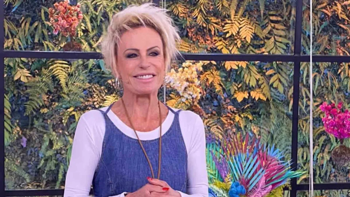 Informação sobre saída da apresentadora foi dada pelo jornal Extra