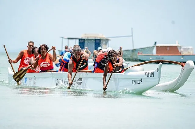 Imagem ilustrativa da imagem Clube de canoa havaiana ajuda a transformar vidas em Salvador