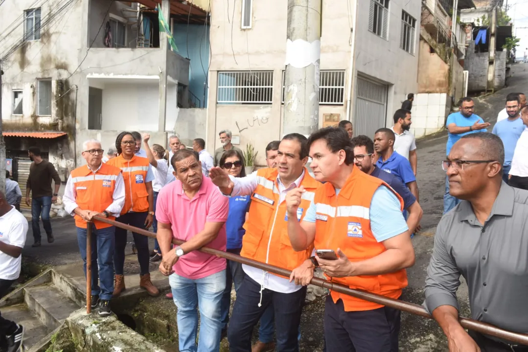 Bruno Reis visita áreas de risco de deslizamento em Salvador