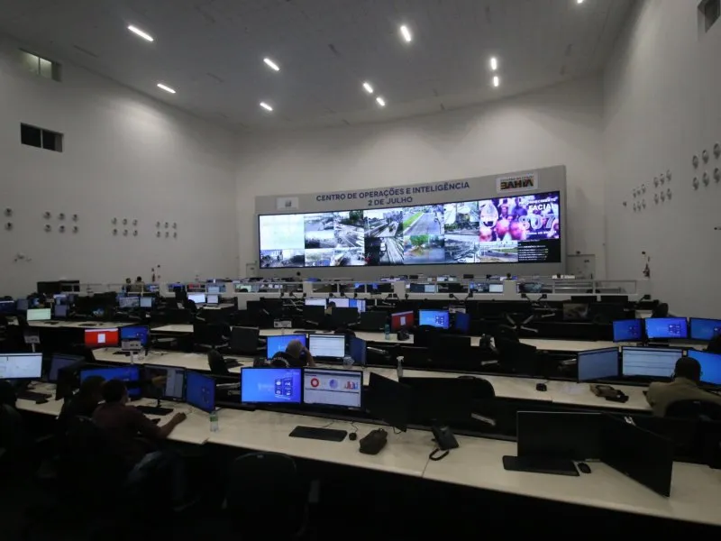Sala de monitoramento do Centro Integrado de Comunicações (Cicom), no Centro de Operações e Inteligência (COI)
