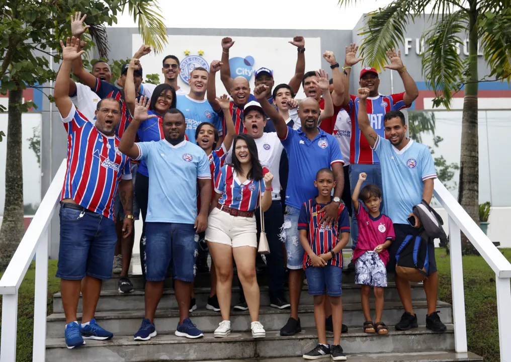 Sócios do Bahia em visita ao centro de treinamento Evaristo de Macedo