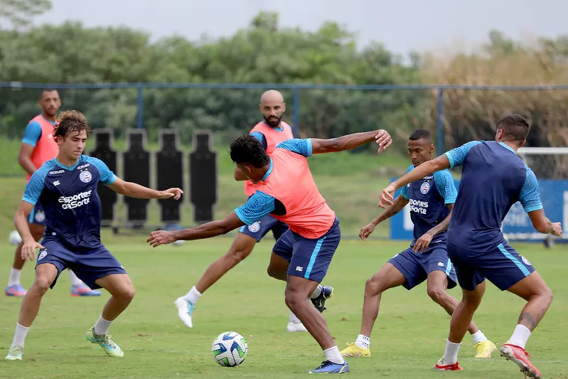 Time tricolor realizou treino tático no CT Evaristo de Macedo