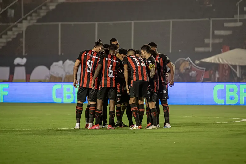 Vitória busca vencer o Avaí fora de casa e se manter na liderança