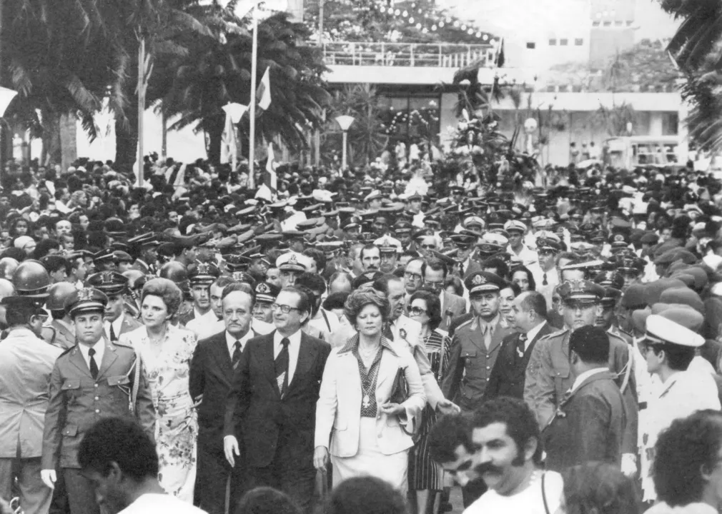 Presença militar em cortejo conhecido pela forte participação popular