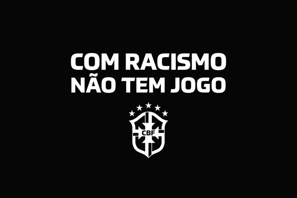 Atletas entrarão em campo com a frase "com racismo não tem jogo" escrita nas camisas