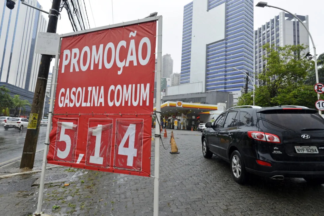 Preço de gasolina nos postos de combustíveis em Salvador na última quinta-feira, 25