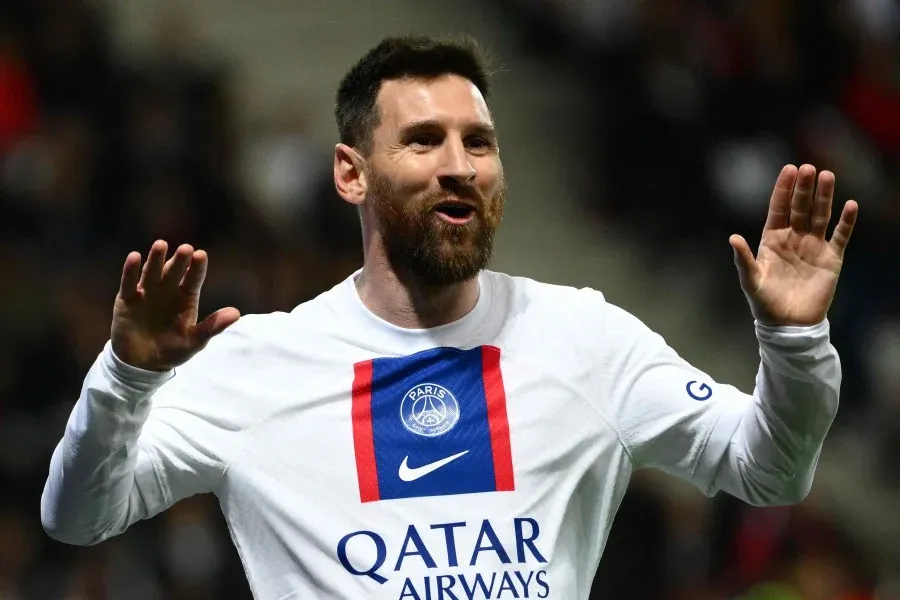 Messi se igualou a Daniel Alves como maior vencedor da história do futebol