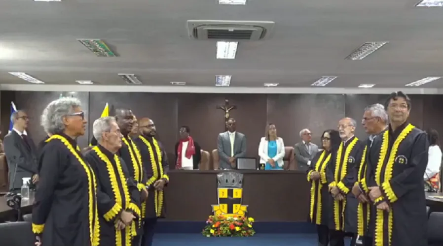 Câmara Municipal entregou placa em alusão ao primeiro ano da Academia Cruzalmense de Letras