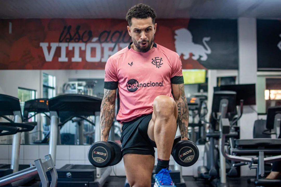 Wellington Nem em trabalho na academia do Vitória