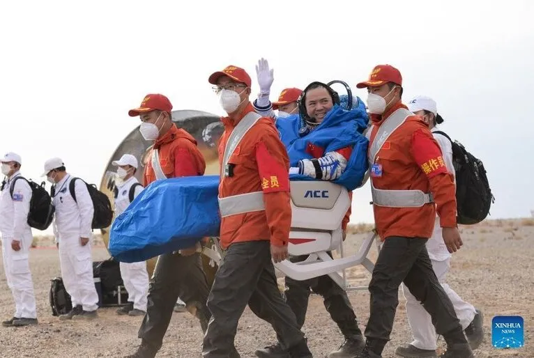 De acordo com a Agência Espacial Tripulada da China, a missão Shenzhou-15 foi bem sucedida