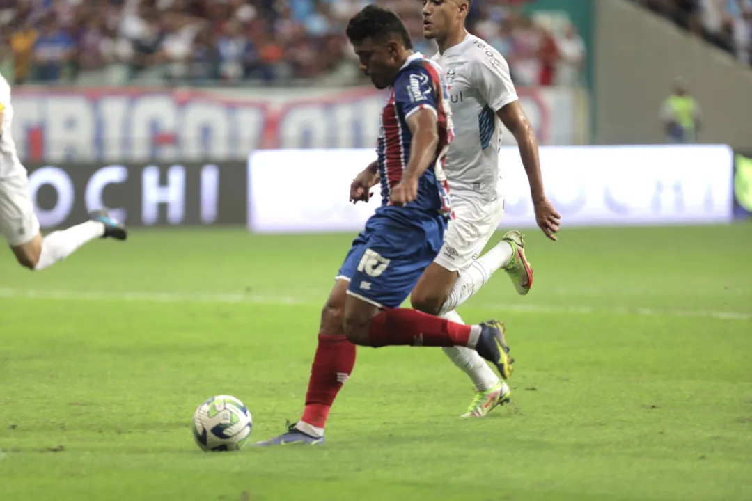 Mingotti em lance do gol de empate do Bahia