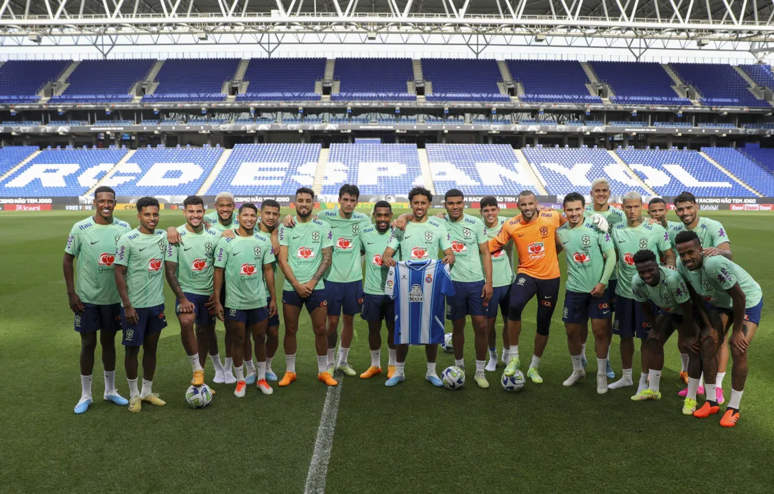Seleção Brasileira durante o último treino preparatório para o amistoso contra Guiné